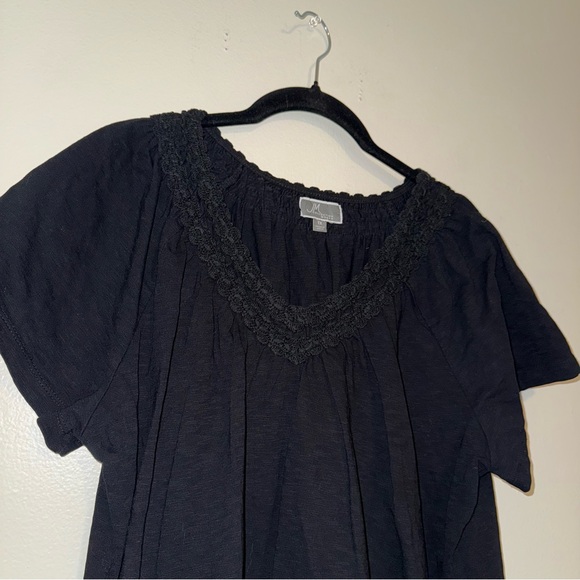 JM Collection | Black V-Neck Short Sleeve Blouse - Picture 2 of 4